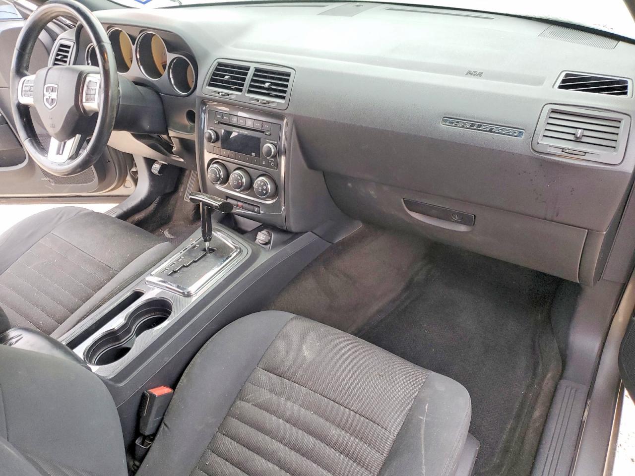 2012 Dodge Challenger sxt