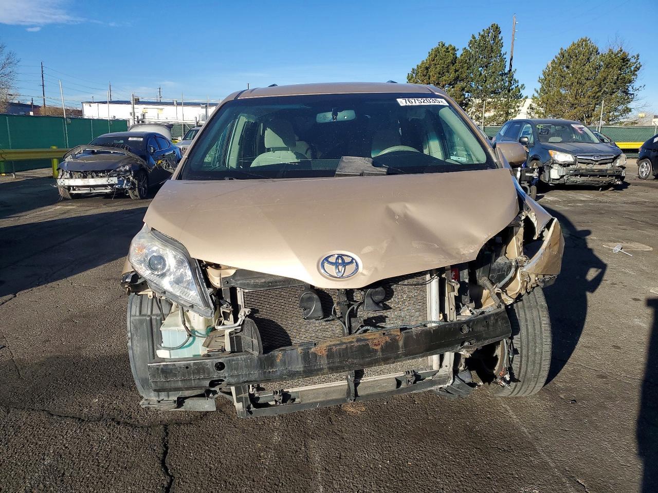 2011 Toyota Sienna le