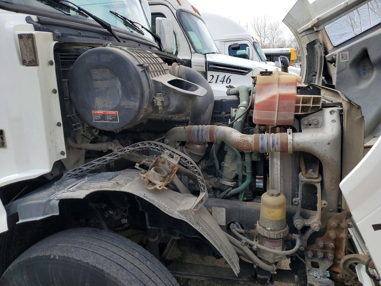 2016 Volvo VNL 670 Semi Truck