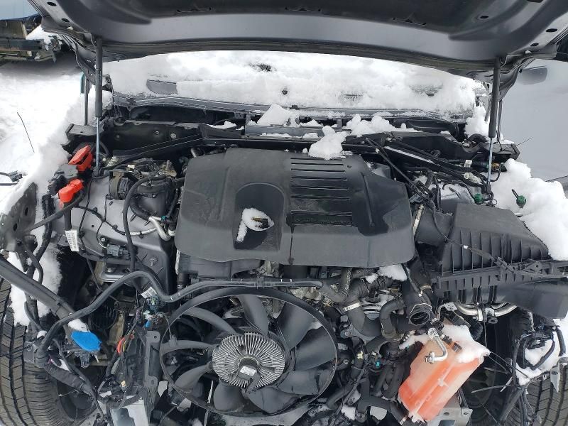 2023 Land Rover Defender 130 se