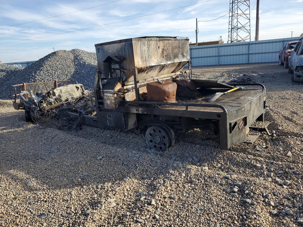 2022 Ford F350 Super Duty Flatbed Truck