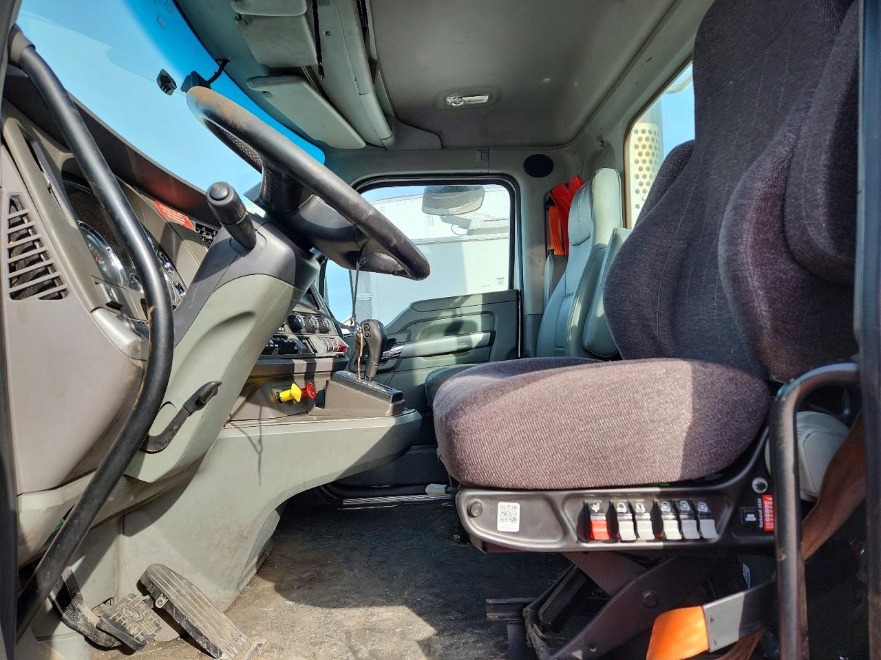 2016 Kenworth T680 Semi Truck