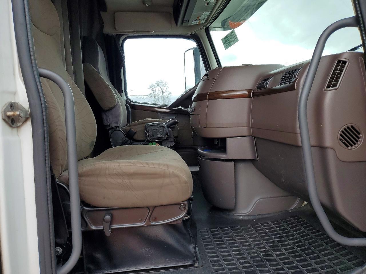 2015 Volvo VNL Semi Truck