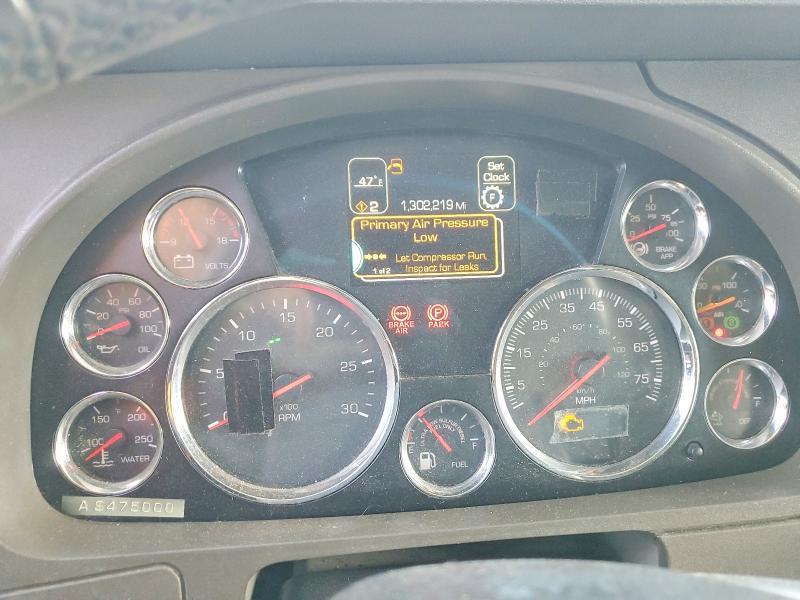 2016 Kenworth T680 Semi Truck