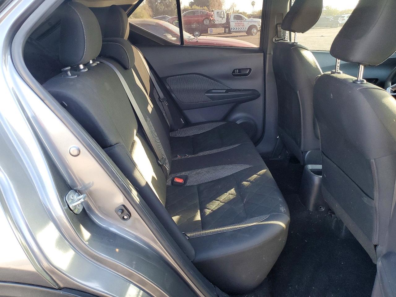 2020 Nissan Kicks s