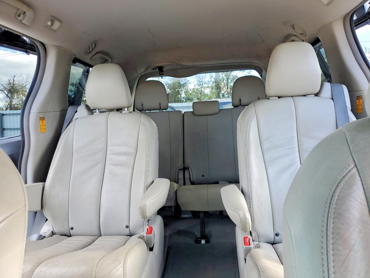 2013 Toyota Sienna xle 7-passenger