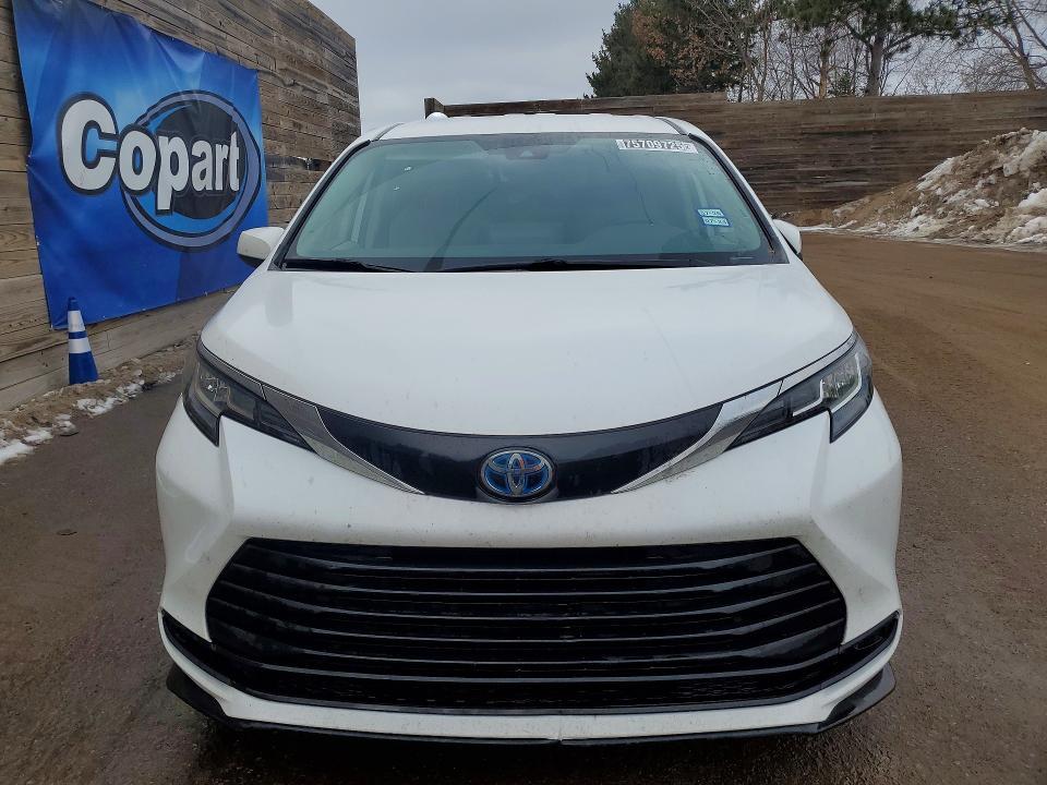 2022 Toyota Sienna le