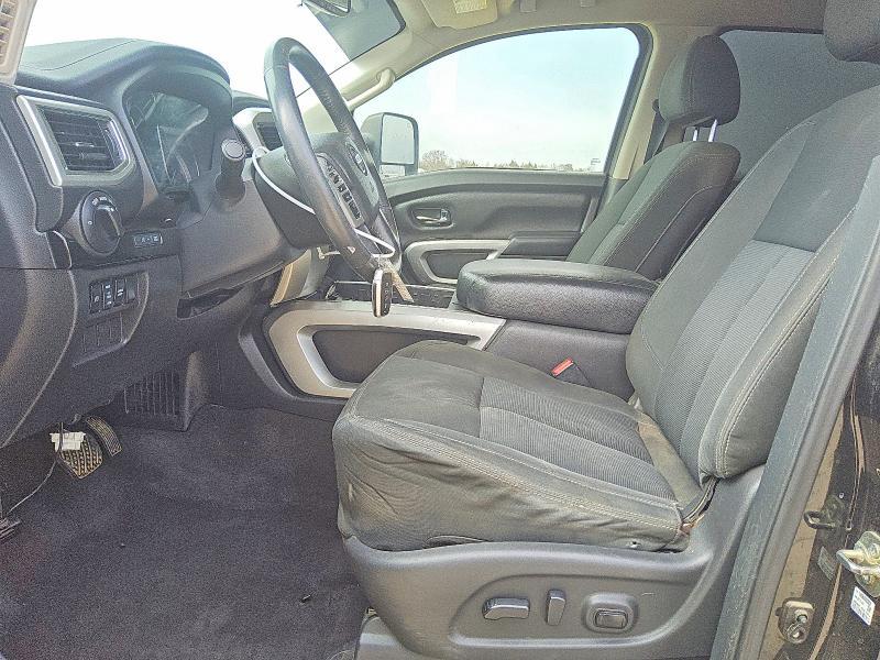 2017 Nissan Titan sv