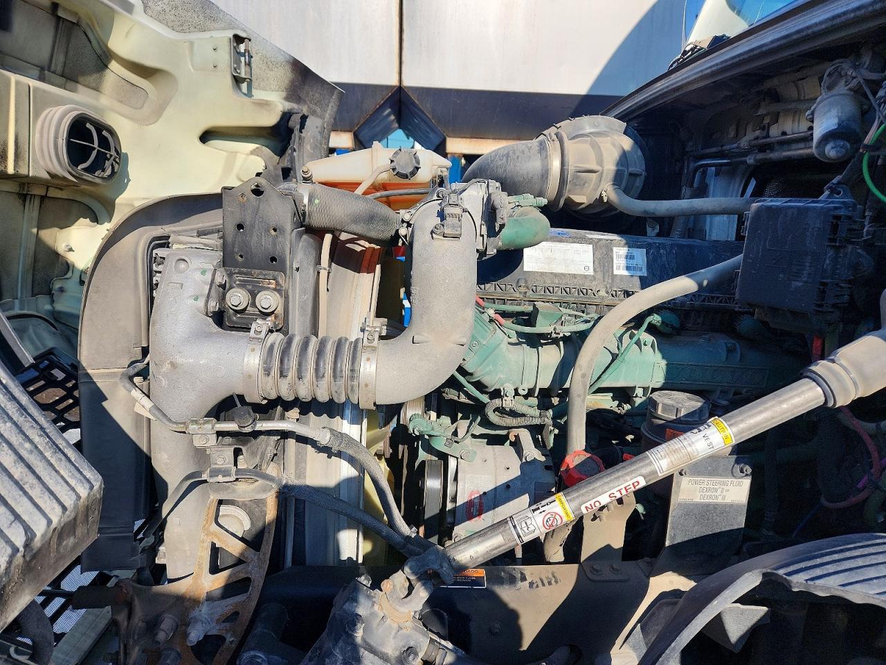 2020 Volv O VNR Semi Truck
