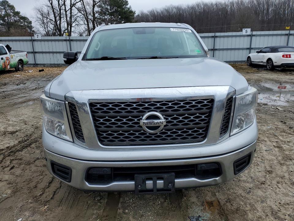 2018 Nissan Titan sv