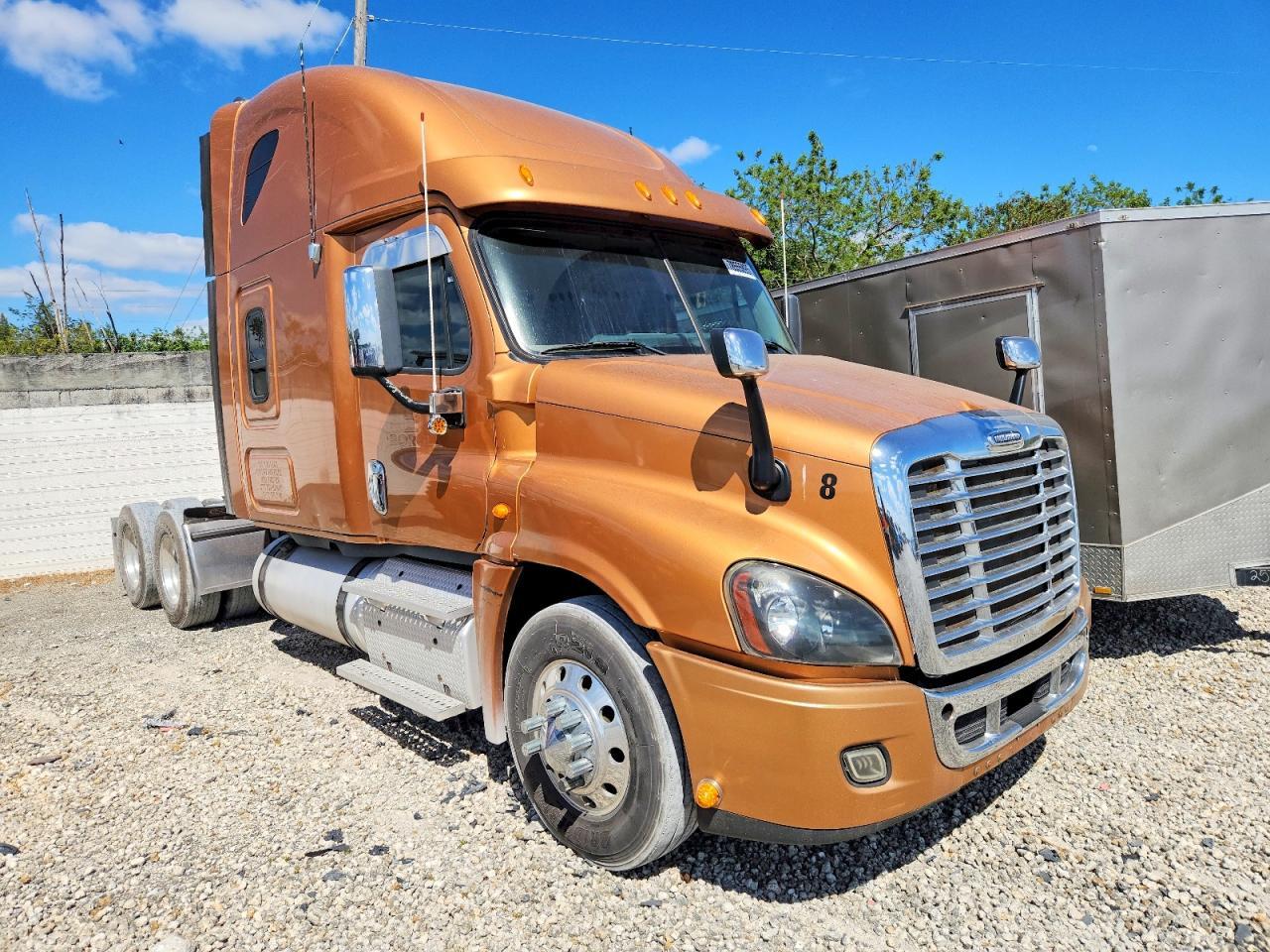 2013 Freightliner Cascadia Semi Truck