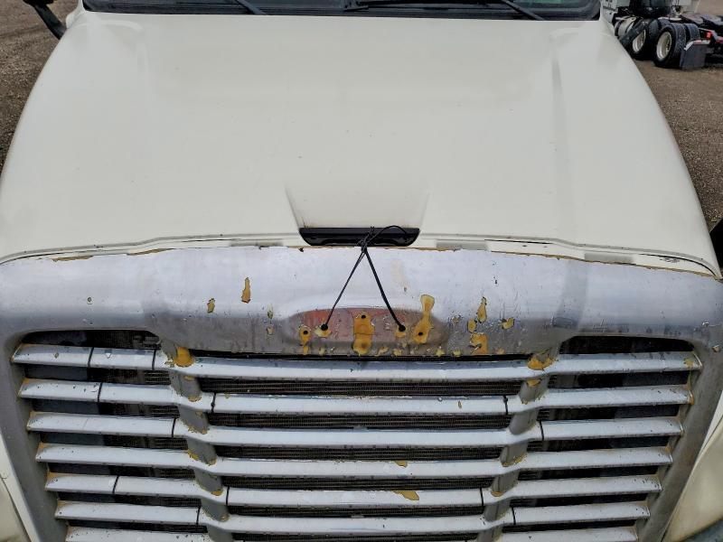 2012 Freightliner Cascadia Semi Truck
