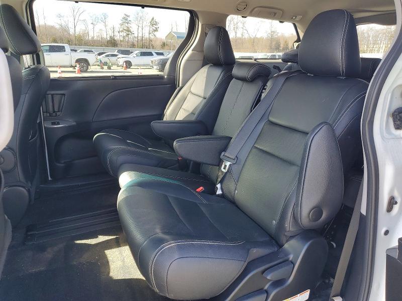 2016 Toyota Sienna se