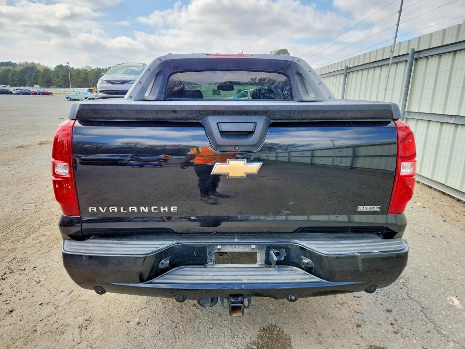 2011 Chevrolet Avalanche ls
