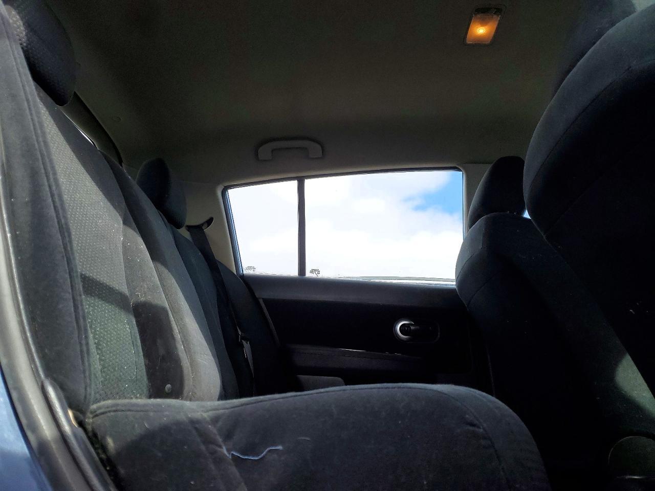 2011 Nissan Versa 1.8 s