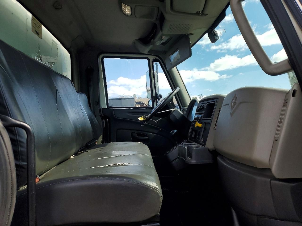 2018 International 4300 BOX Truck