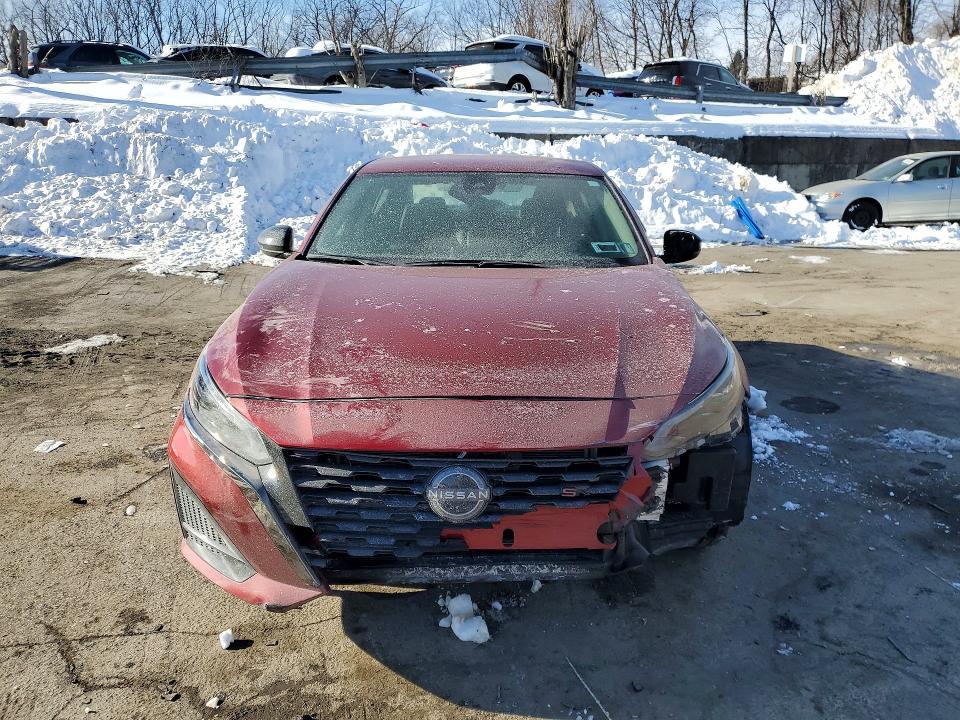 2024 Niss Altima