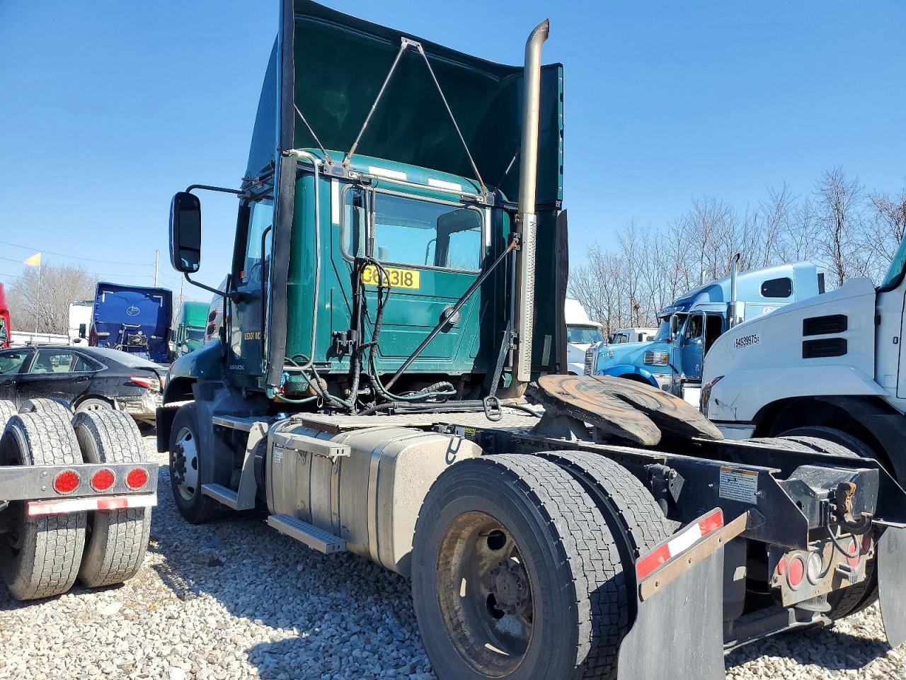 2017 Mack CXU612 Semi Truck