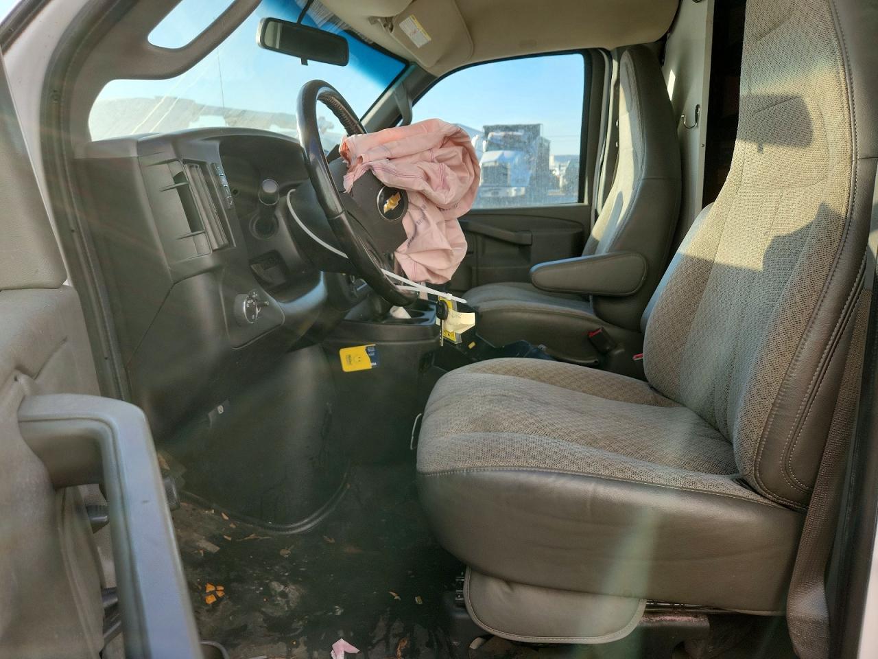 2021 Chev Rolet Express BOX Truck