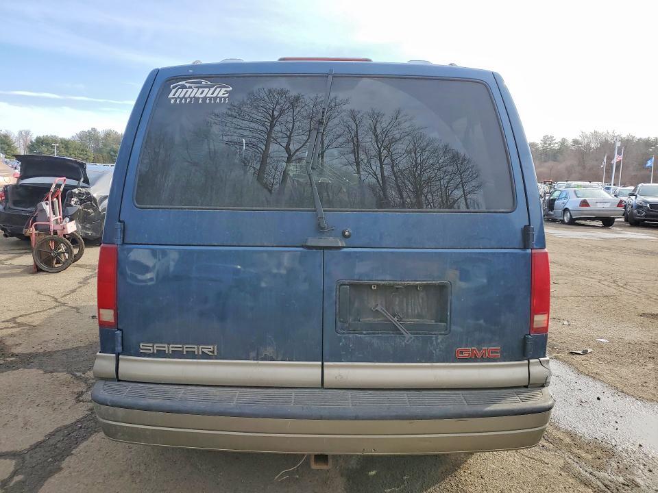 2002 GMC Safari xt