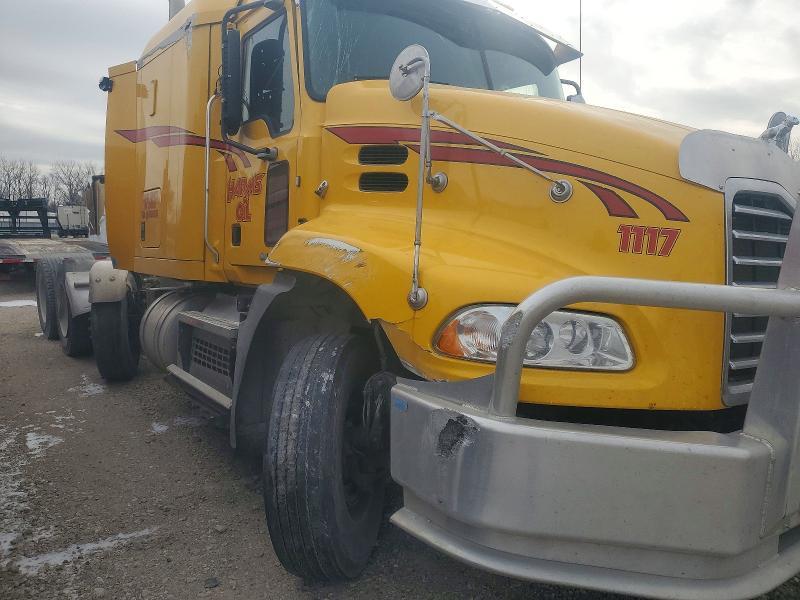 2018 Mack CXU613 Semi Truck
