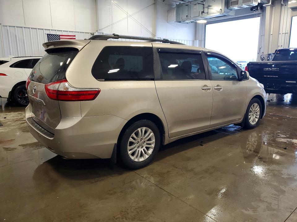 2017 Toyota Sienna xle 8-passenger