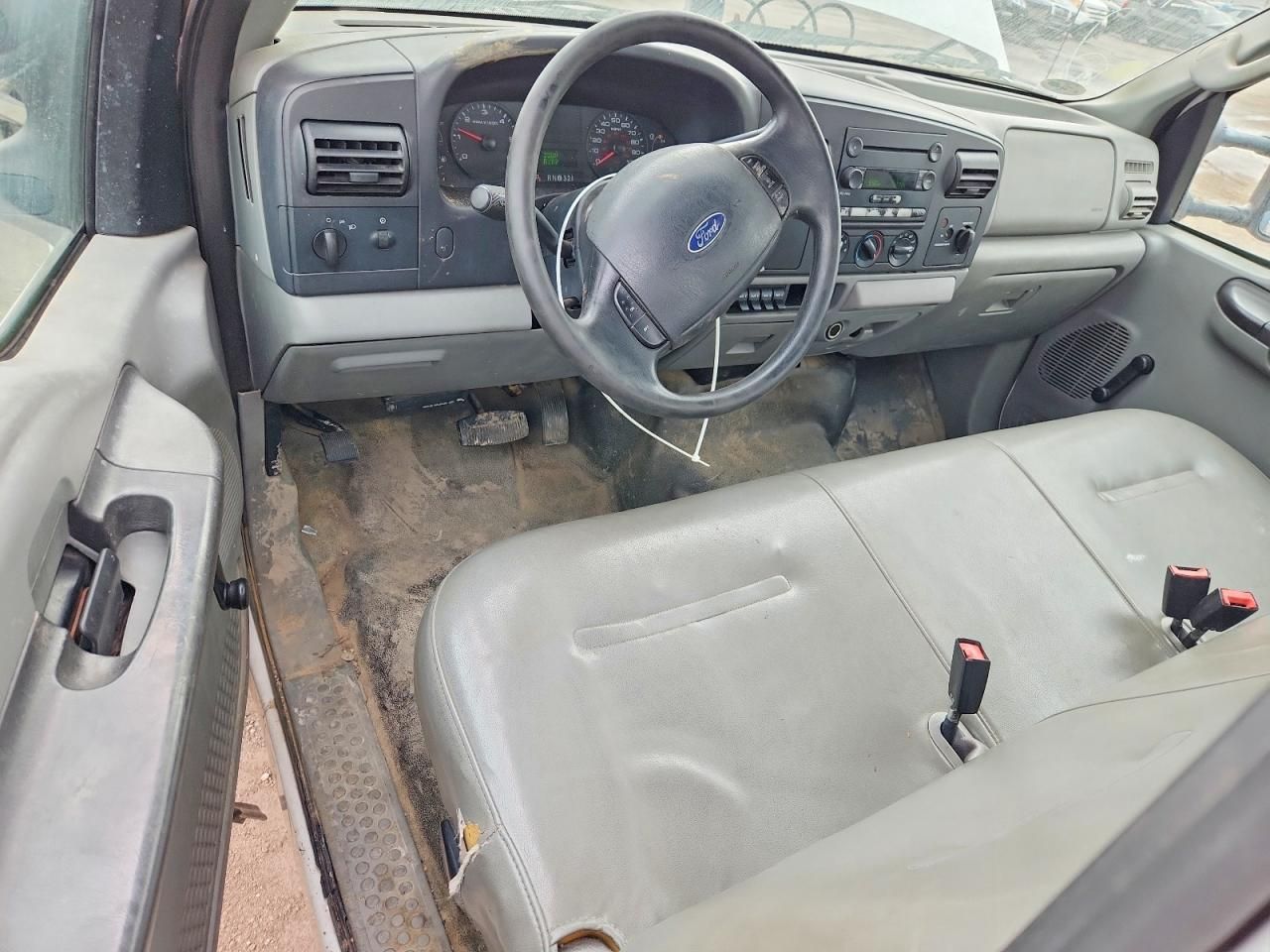 2005 Ford F450 Super Duty Flatbed Truck