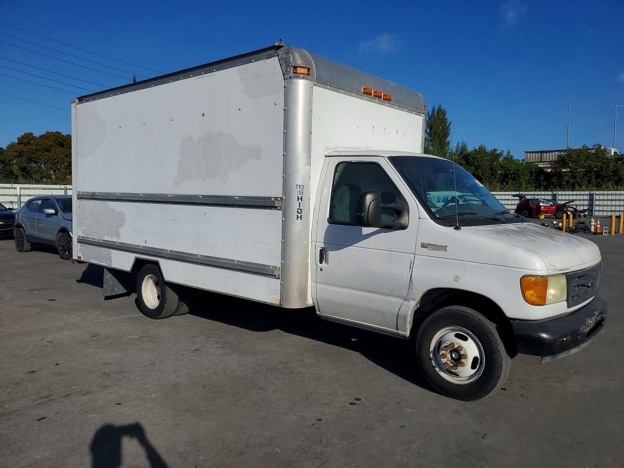 2004 Ford E350 BOX Truck
