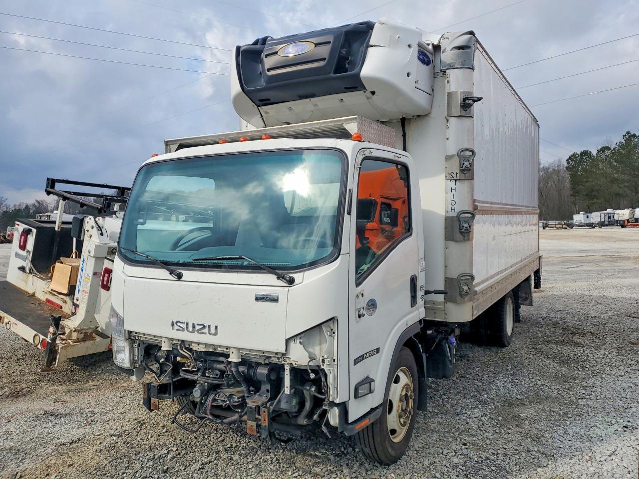 2019 Isuzu NRR Refrigerated BOX Truck