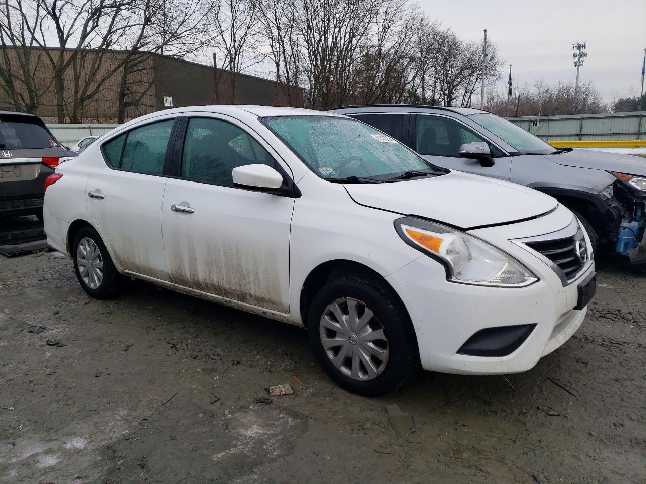2015 Niss Versa