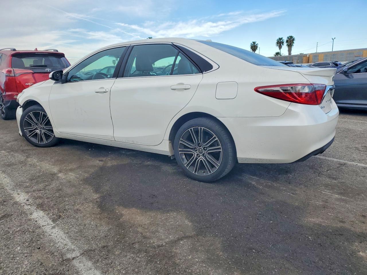 2016 Toyota Camry le