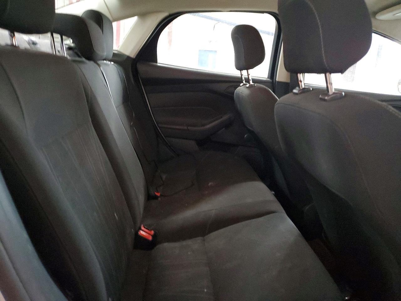 2016 Ford Focus s