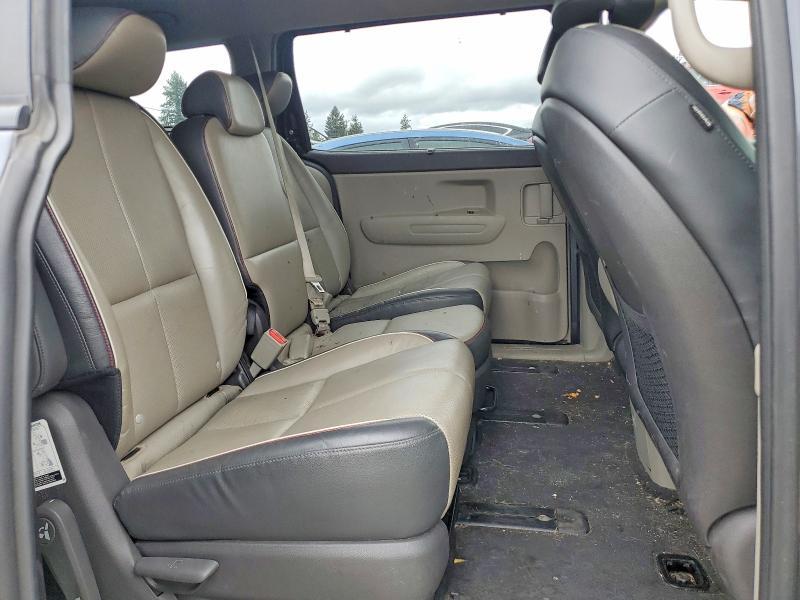 2017 KIA Sedona lx