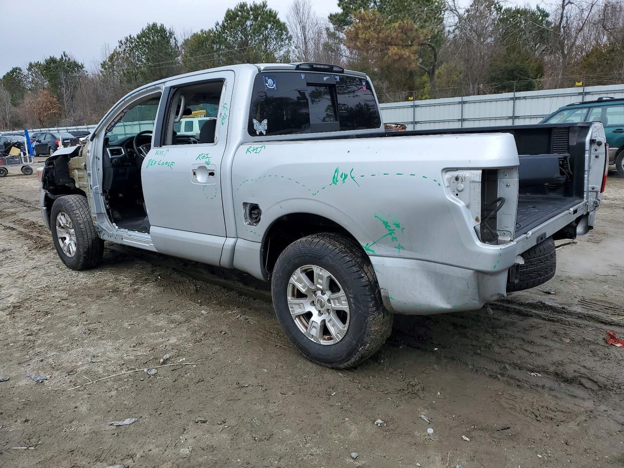 2018 Nissan Titan sv