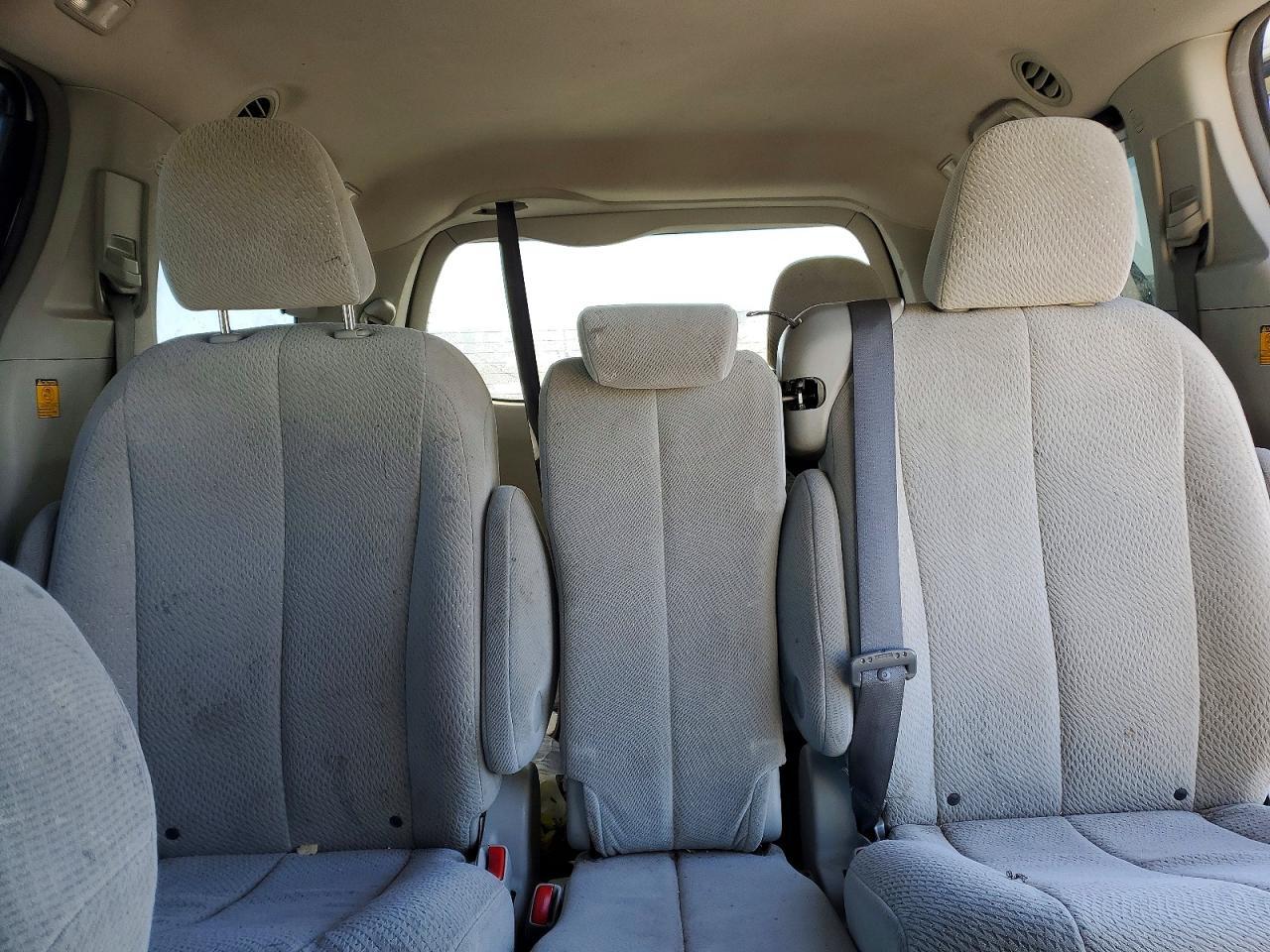 2011 Toyota Sienna le