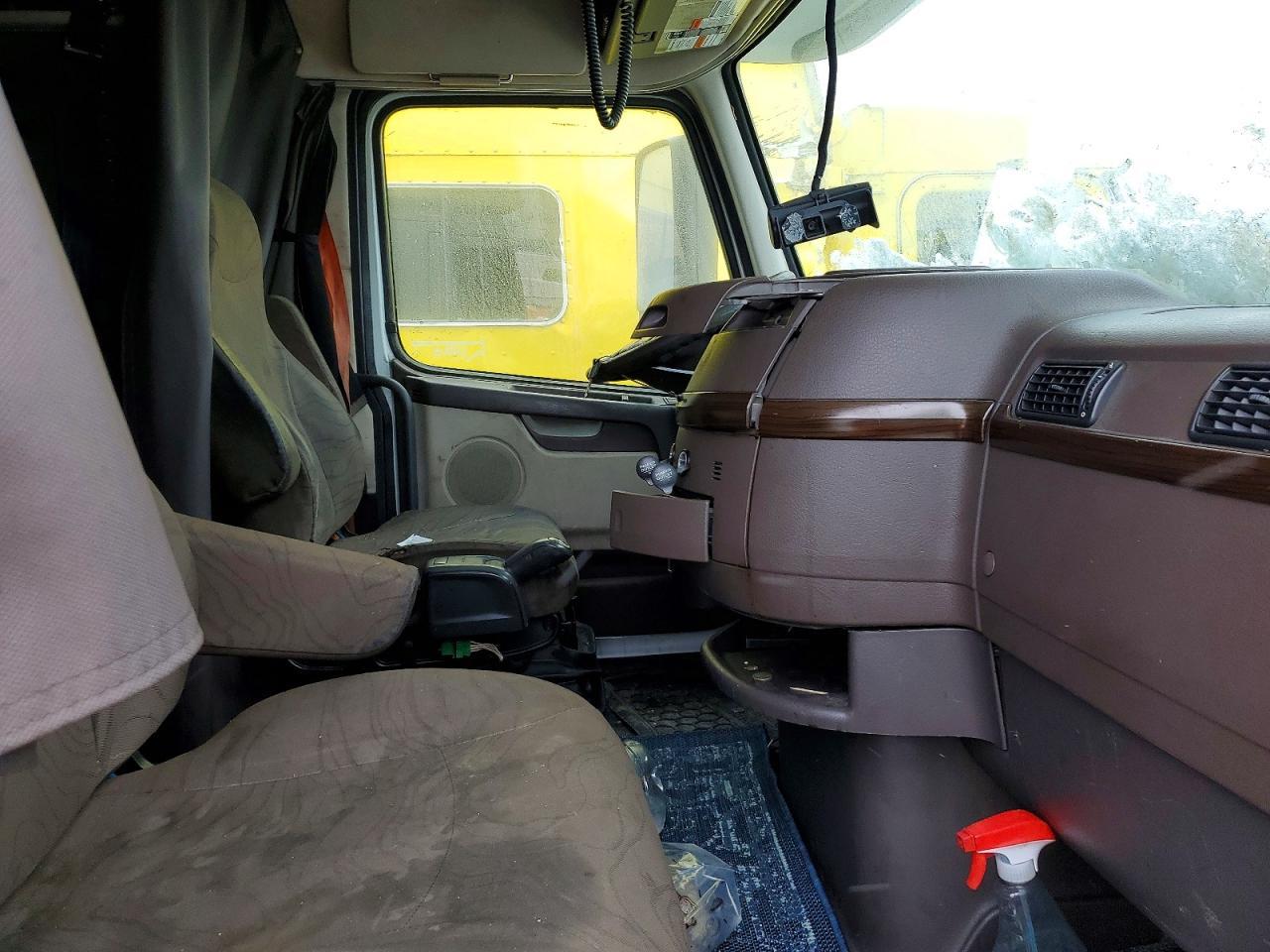 2016 Volv O VNL Semi Truck