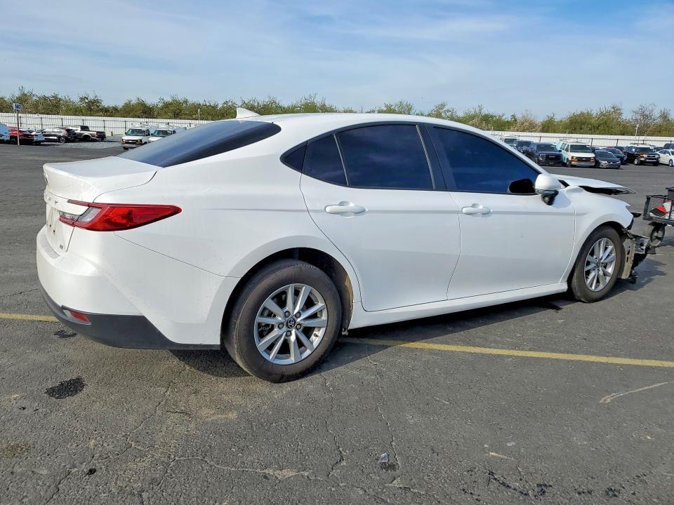 2025 Toyota Camry le