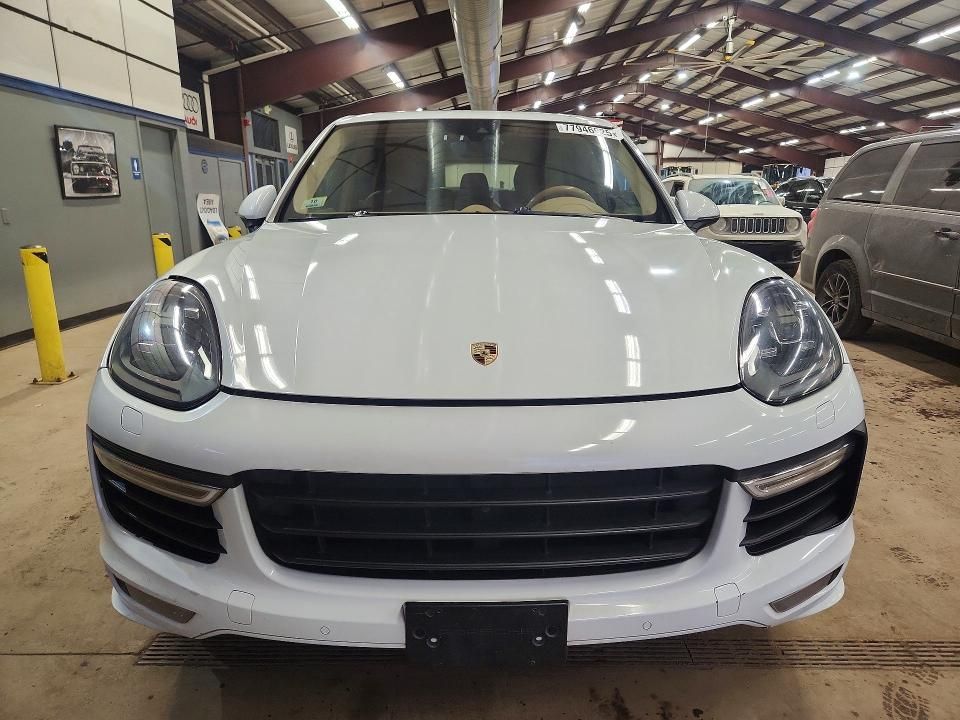 2016 Porsche Cayenne gts
