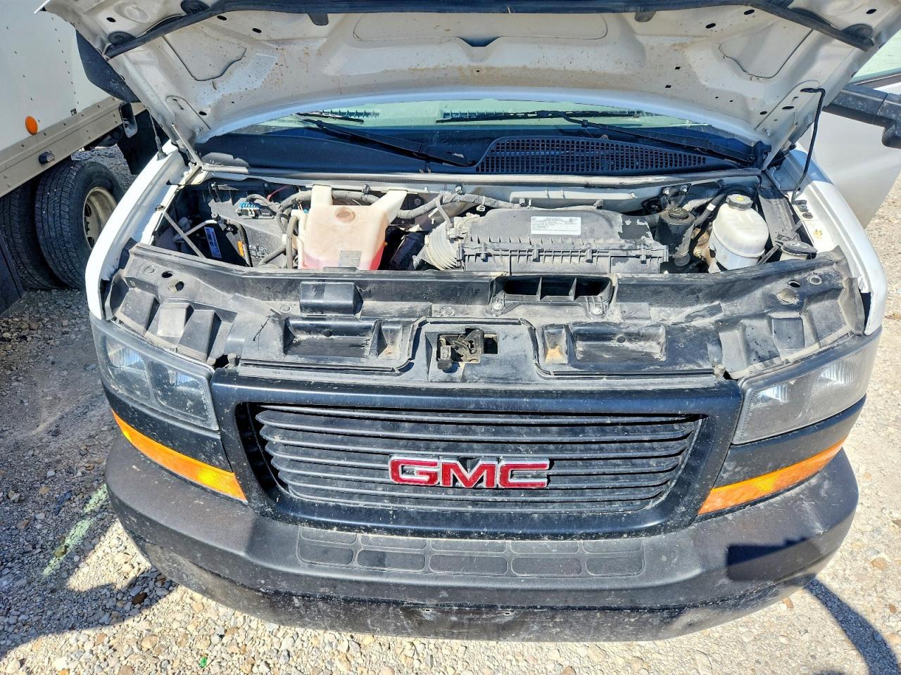2022 GMC Savana BOX Truck