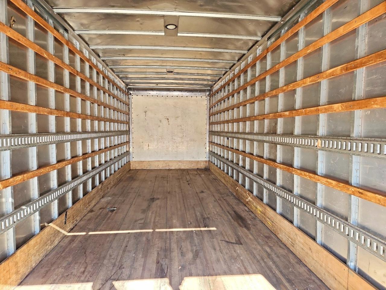 2018 Freightliner Business Class M2 BOX Truck