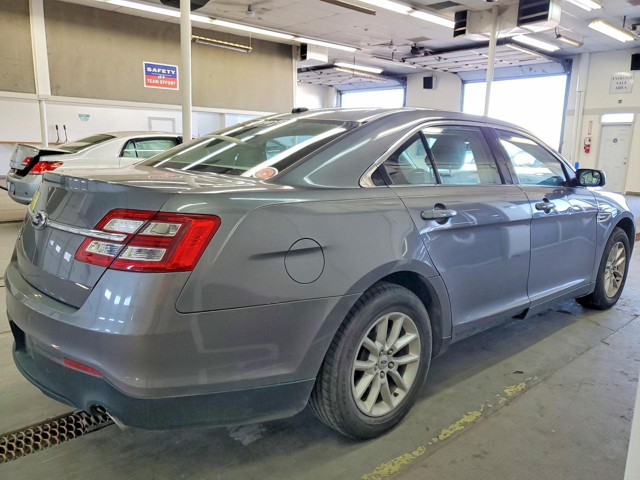 2013 Ford Taurus se