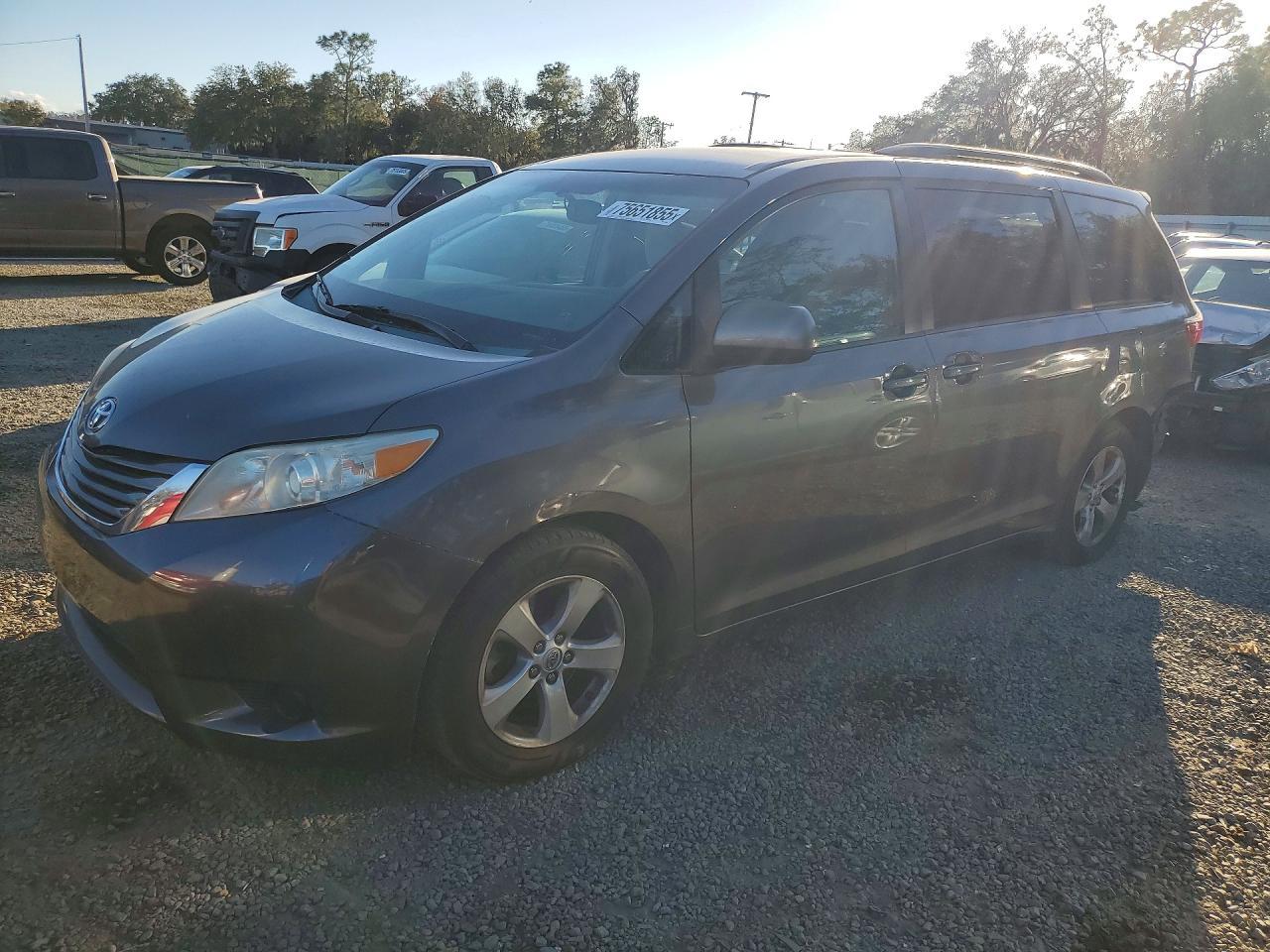 2015 Toyota Sienna le