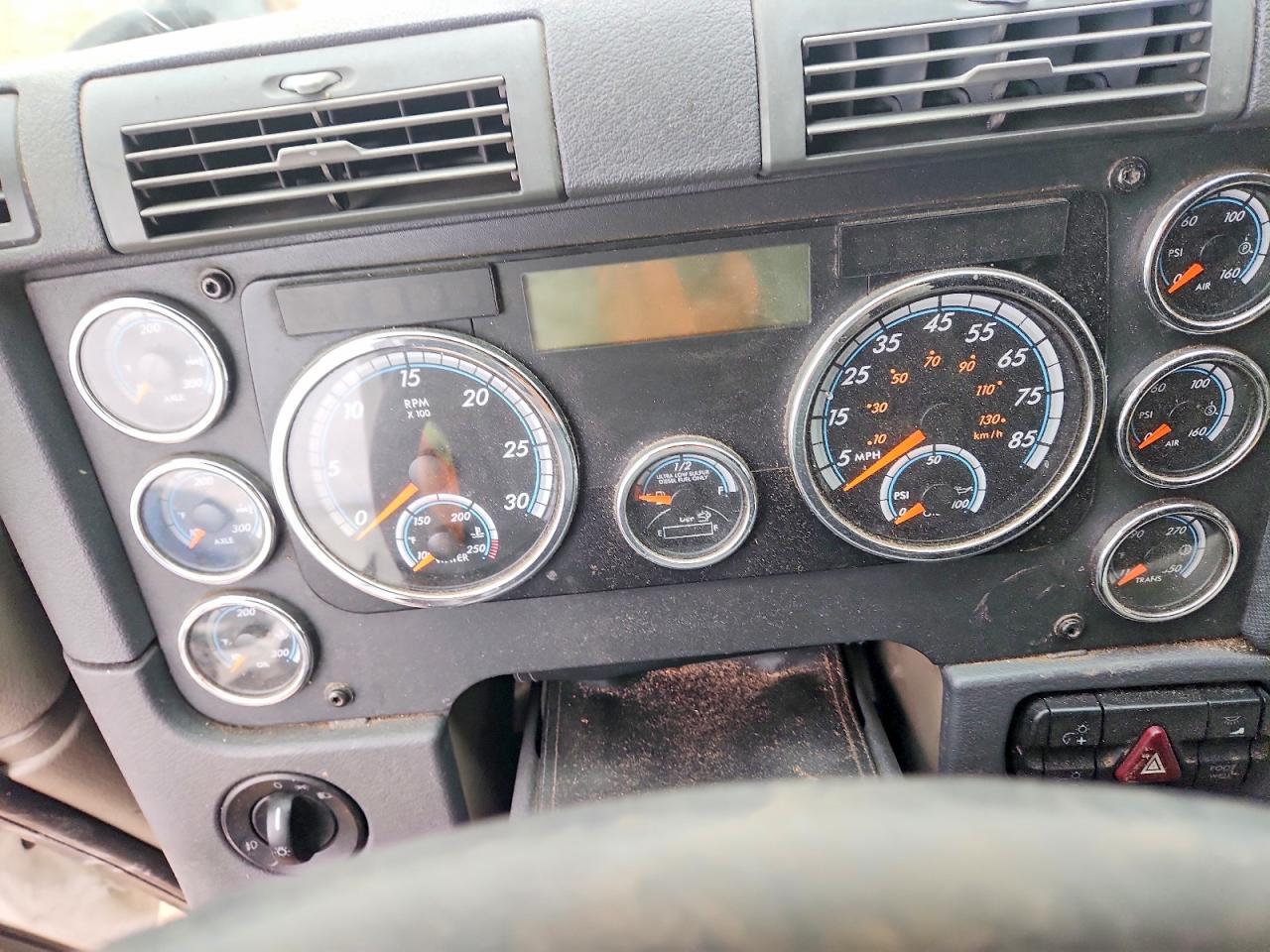 2016 Freigliner 2016 Freightliner Cascadia 125 Semi Truck