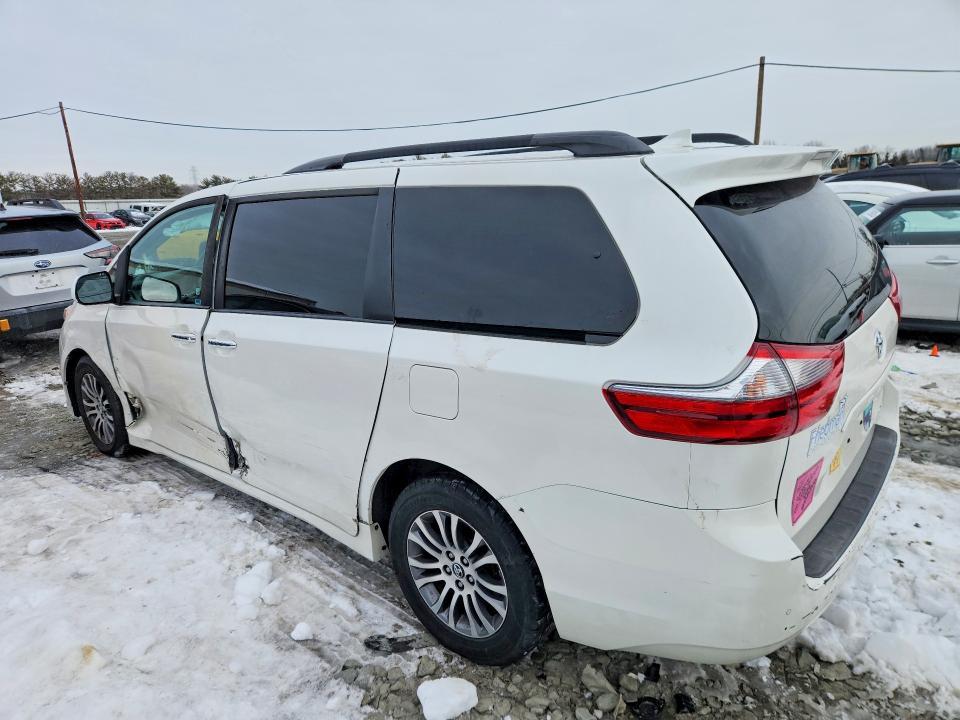 2020 Toyota Sienna xle