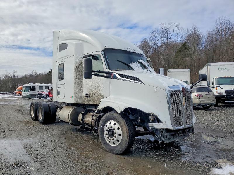 2023 Kenworth T680 Semi Truck