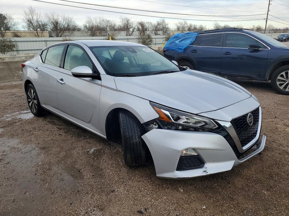 2022 Nissan Altima sv