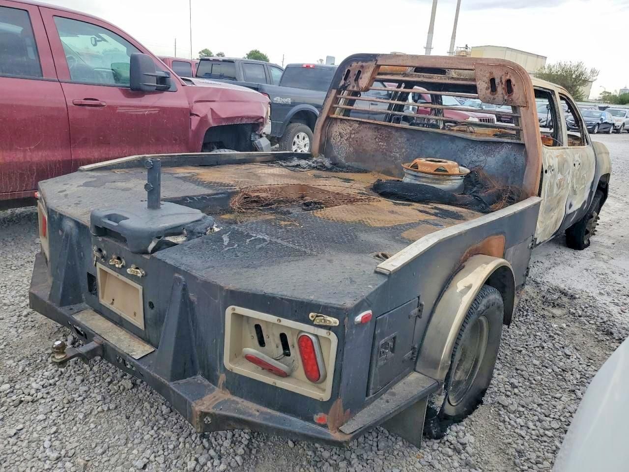 2015 Chevrolet Silverado 3500 Flatbed Truck