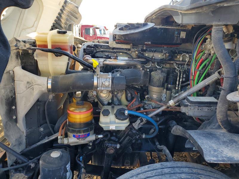 2013 Freigliner 2013 Freightliner Cascadia Truck Cab AND Chassis