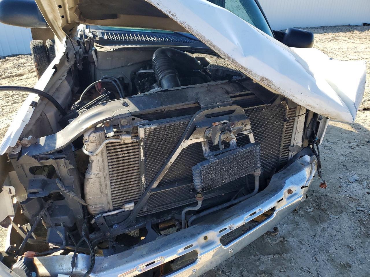 2004 Chev Rolet Silverado 3500 Flatbed Truck