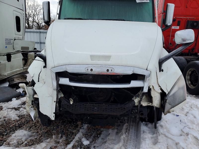 2020 Freightliner Cascadia 126